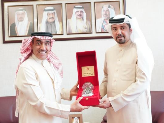 Customs President receives airport services CEO